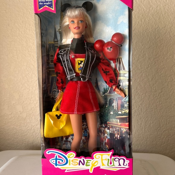 Disney Fun Barbie - 5th Edition - Picture 1 of 6